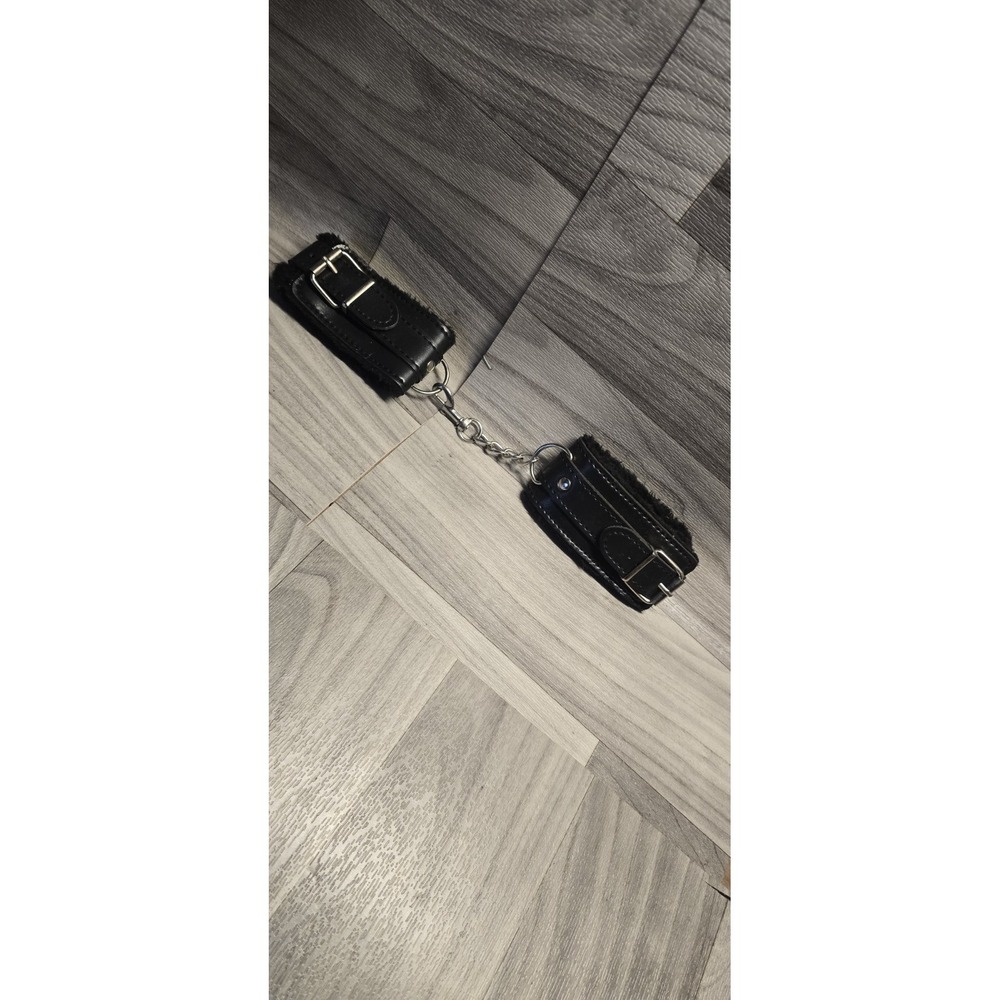 Sexy Bondage Sex Toy Adjustable PU Leather Plush Handcuff